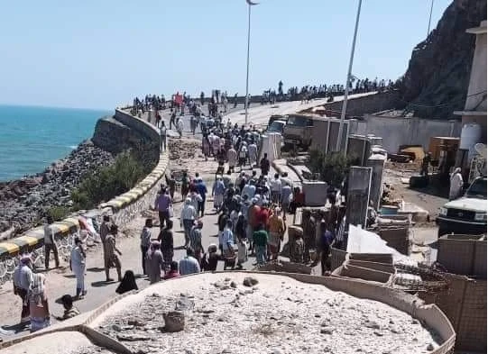 بعد اقتحام قصر معاشيق الرئاسي.. الحكومة اليمنية تدعو إلى الإسراع لتنفيذ هذا الاتفاق بجانبه العسكري