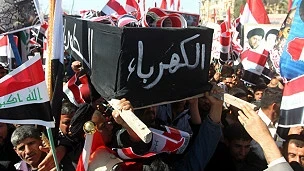 الكهرباء تنقطع بشكلٍ كاملٍ عن ثلاث محافظات عراقية جنوبيّة في آنٍ معاً.. إليك الأسباب