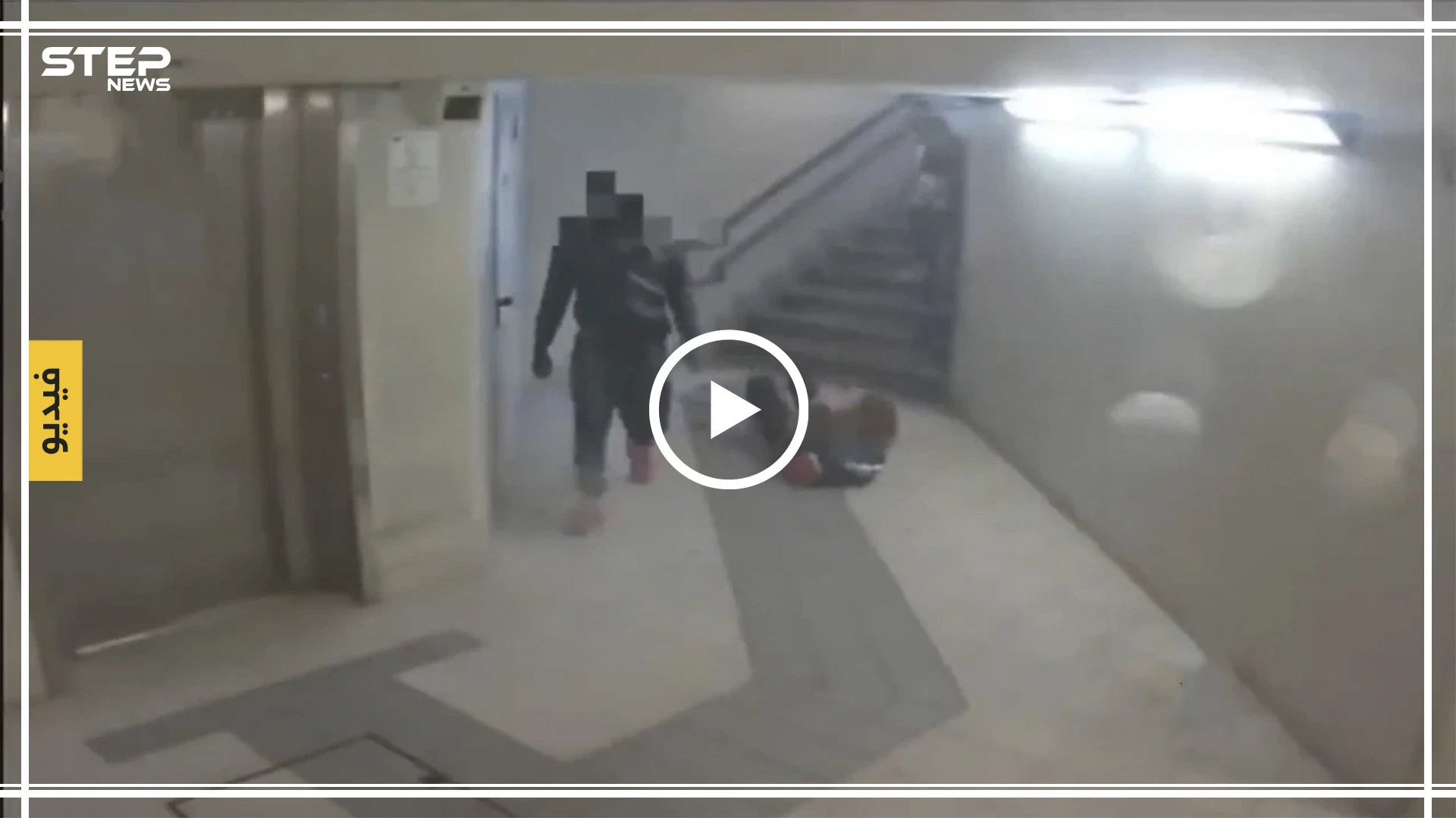 شاب ضخم البنية يهاجم فتاتين بشكل عنيف في إحدى المدن الإيطالية (فيديو)