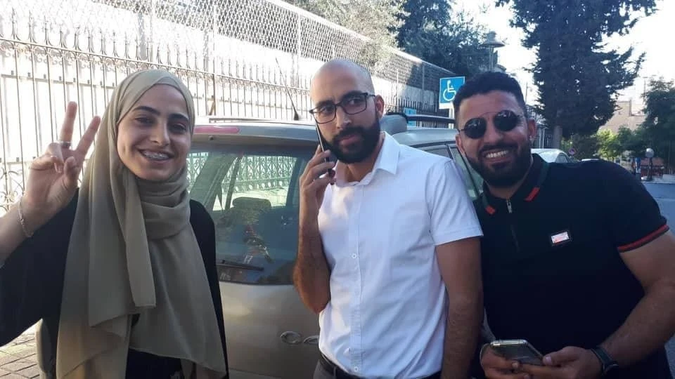 بالفيديو|| لحظة إفراج القوات الإسرائيلية عن الناشطة المقدسية منى الكرد