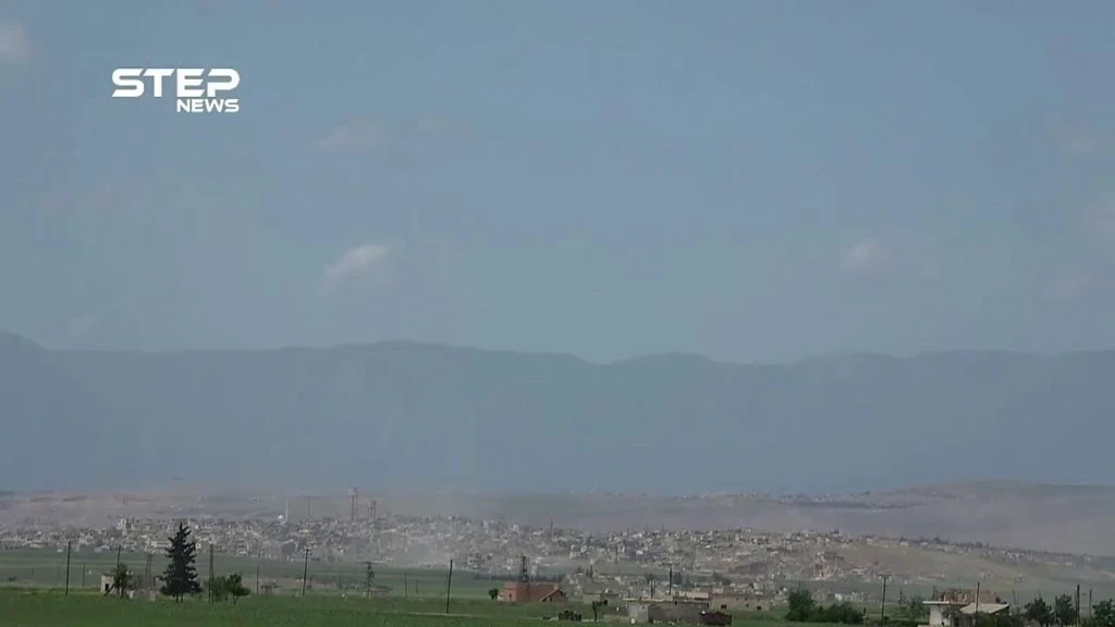 مشاهد تحبس الأنفاس .. لحظة تنفيذ الطيران الحربي غارات على بلدة كفرنبودة شمال حماة