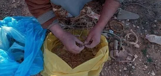 شاهد بالصور|| تنظيف المقابر من السحر والشعوذة في دولة عربية.. ومنع النساء من دخولها