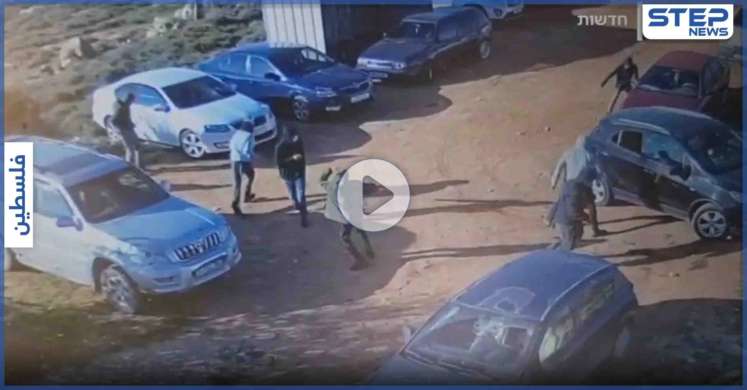 بالفيديو|| "شباب التلال" المتطرفين يحطمون سيارات فلسطينية قرب رام الله.. وحملة اعتقالات واسعة