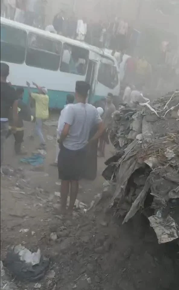 بالفيديو|| قطار يدهس حافلة.. قتلى وجرحى جميعهم نساء في حادثٍ مروع بمدينة حلوان المصرية