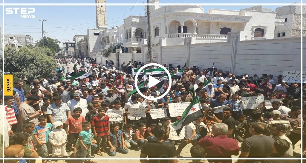 شاهد بالفيديو.. مظاهرات شعبية في ريف حلب الشرقي للتضامن مع إدلب