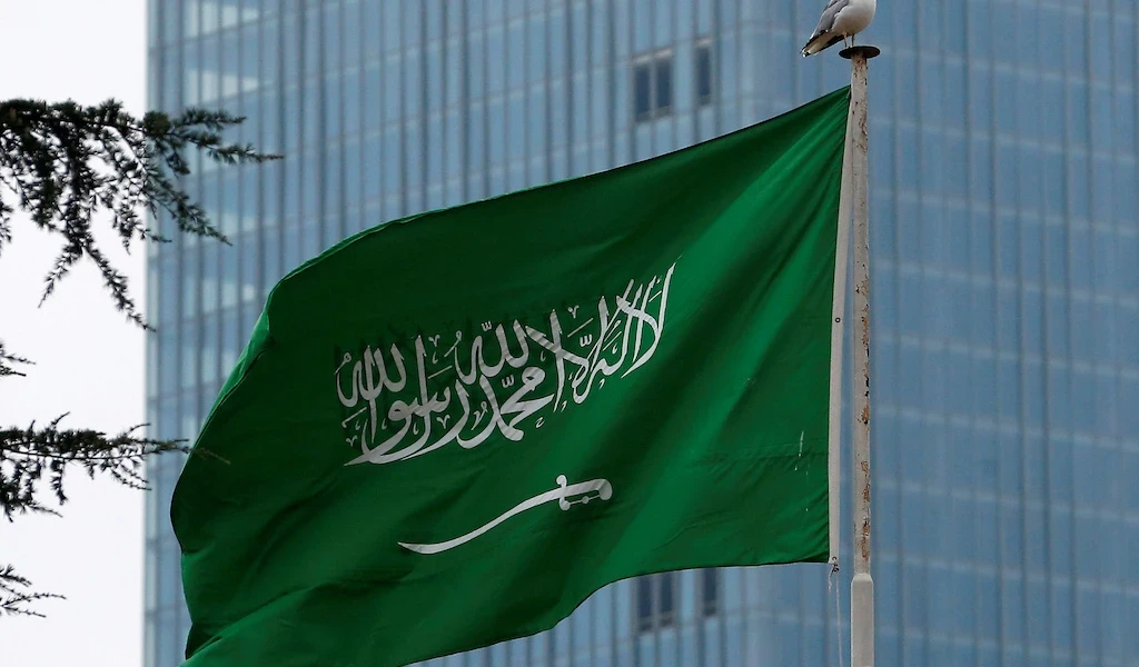 الرقابة السعودية توقف لواء ونقيب ورجال أعمال وموظفين بـ7 وزارات.. إليك السبب