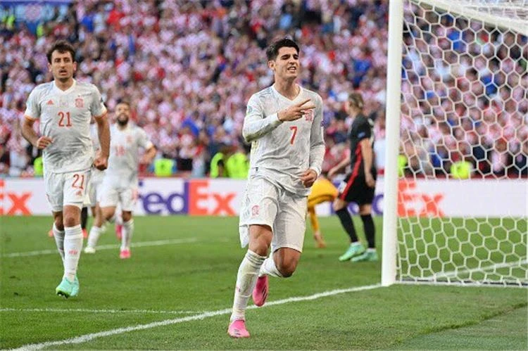 بشق الأنفس وبمباراة مثيرة.. إسبانيا تتخطى عقبة سويسرا إلى نصف نهائي يورو 2020