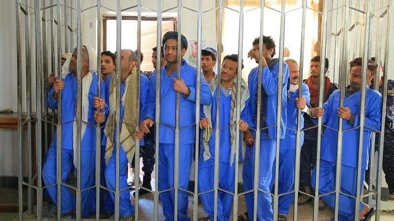بالفيديو|| الحوثيون يعدمون 9 يمنيين بطريقة غريبة ويبثون المشاهد وسط صنعاء