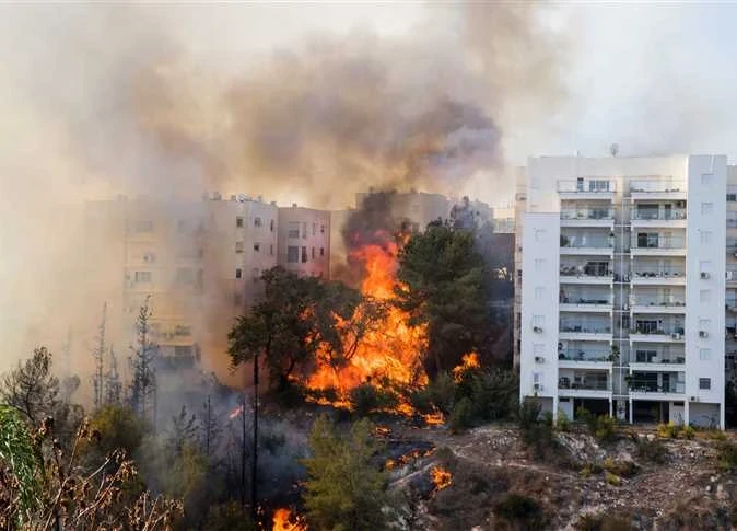 بالفيديو|| اندلاع حريق هائل في مستوطنة كريات شمونة شمال إسرائيل والسلطات تخلي السكان على الفور