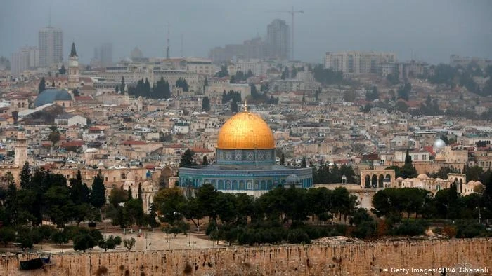 ماكرون يبدي استعداده بلاده للمساهمة في التوصل لسلامٍ دائم بين الفلسطينيين والإسرائيليين