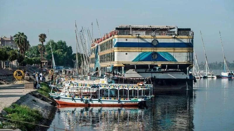 انقلاب عبارة ركاب في نهر النيل بعد تعطل محركاتها ومصادر تكشف حجم الخسائر