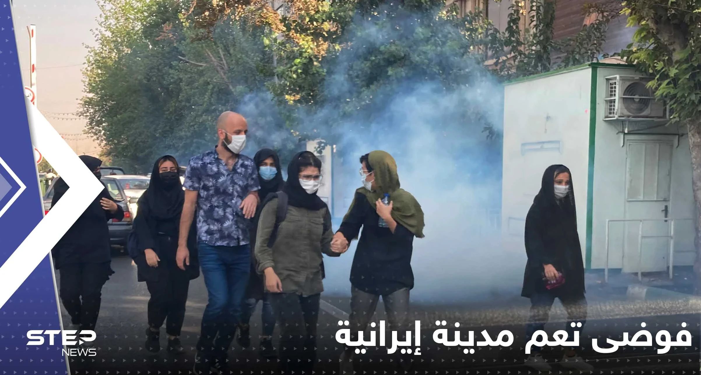"فوضى وإطلاق نار".. متظاهرون يقتحمون مباني حكومية بمدينة إيرانية