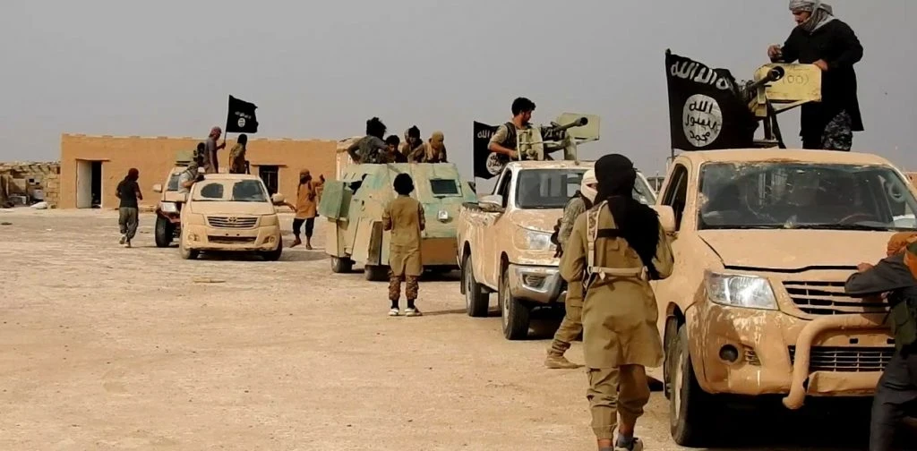 "داعش" يُداهم سجن لـ "قسد" ويُفرج عن قياداته، ومجزرة جديدة يرتكبها التحالف ببلدة الشعفة
