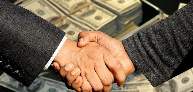 هل فوائد الأقساط حرام وما هي شروط البيع بالتقسيط؟
