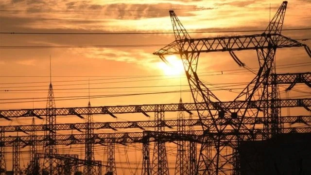 قاب قوسين أو أدنى .. اتفاق بين العراق وإيران على إعادة أهم خطوط نقل الطاقة الكهربائية لجنوب العراق