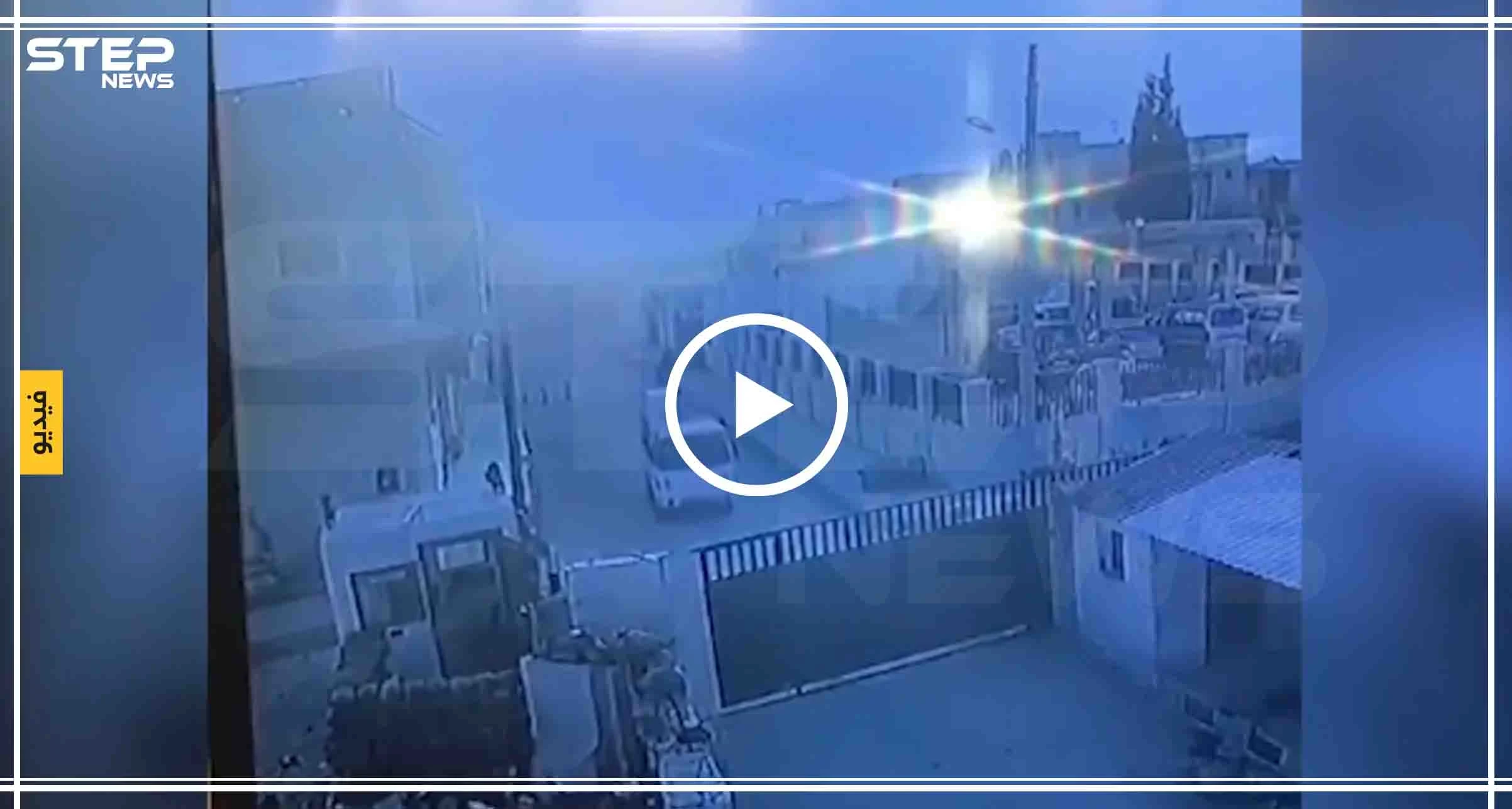 بالفيديو || لحظة انفجار سيارة مفخخة أمام مديرية الشرطة بمدينة الراعي