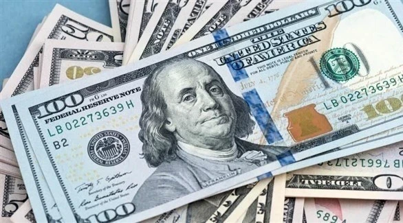الدولار الأمريكي يرتفع ويسجّل أعلى مستوى منذ عام بسبب ارتفاع عوائد سندات الخزانة الأمريكية