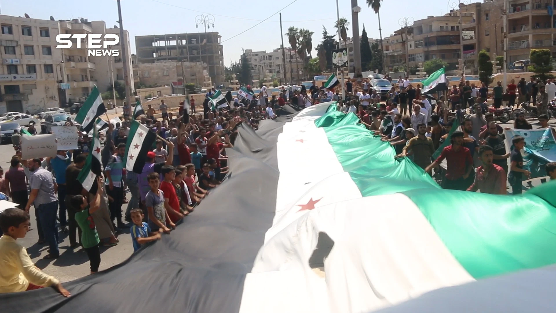 مظاهرة في مدينة إدلب ضد نظام الأسد وتاكيداً على استمرار الحراك السلمي للثورة السورية