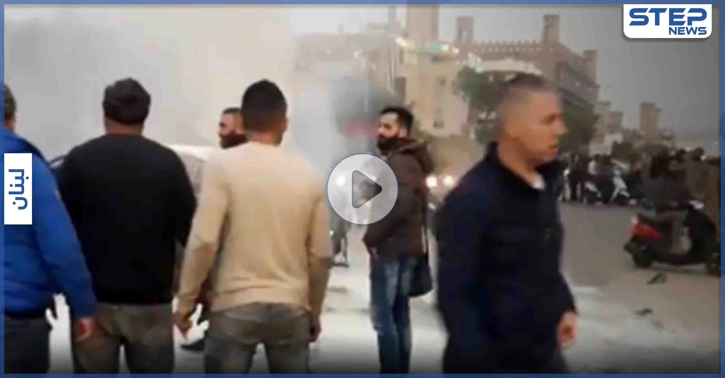 بالفيديو|| سائق أجرة لبناني يقدم على قطع طريق المطار ويحرق نفسه ومركبته