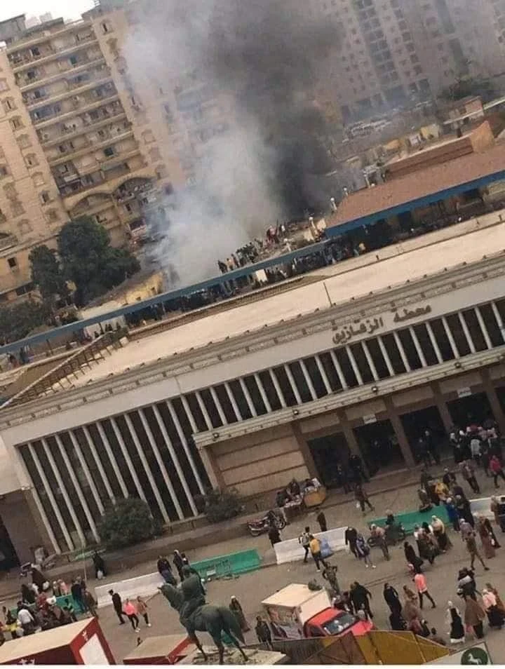 حريق هائل في محطة قطار الزقازيق في مصر