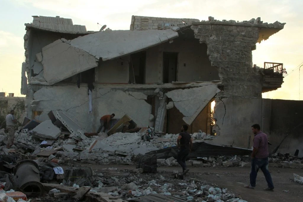 مباني حلب الشرقية تنهار ومسؤولو المدينة " أُذن من طين وأُذن من عجين"