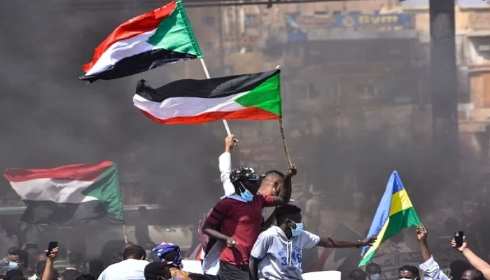 على خلفية الانقلاب.. الاتحاد الإفريقي يتخذ إجراءاً بحق السودان