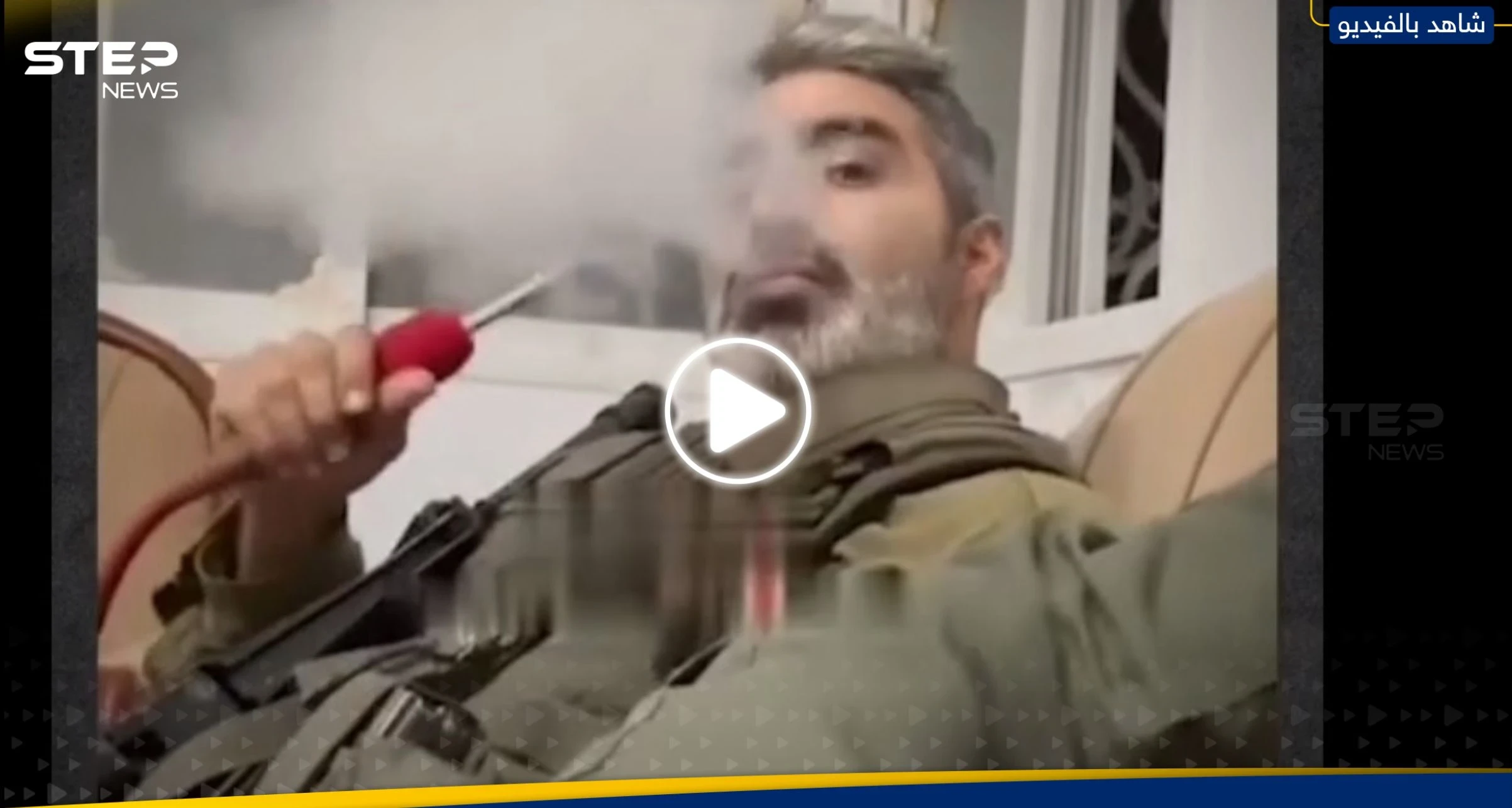 شاهد|| جنود إسرائيليون يدخنون "الشيشة" وهم يسخرون من فلسطينيين مكبلين