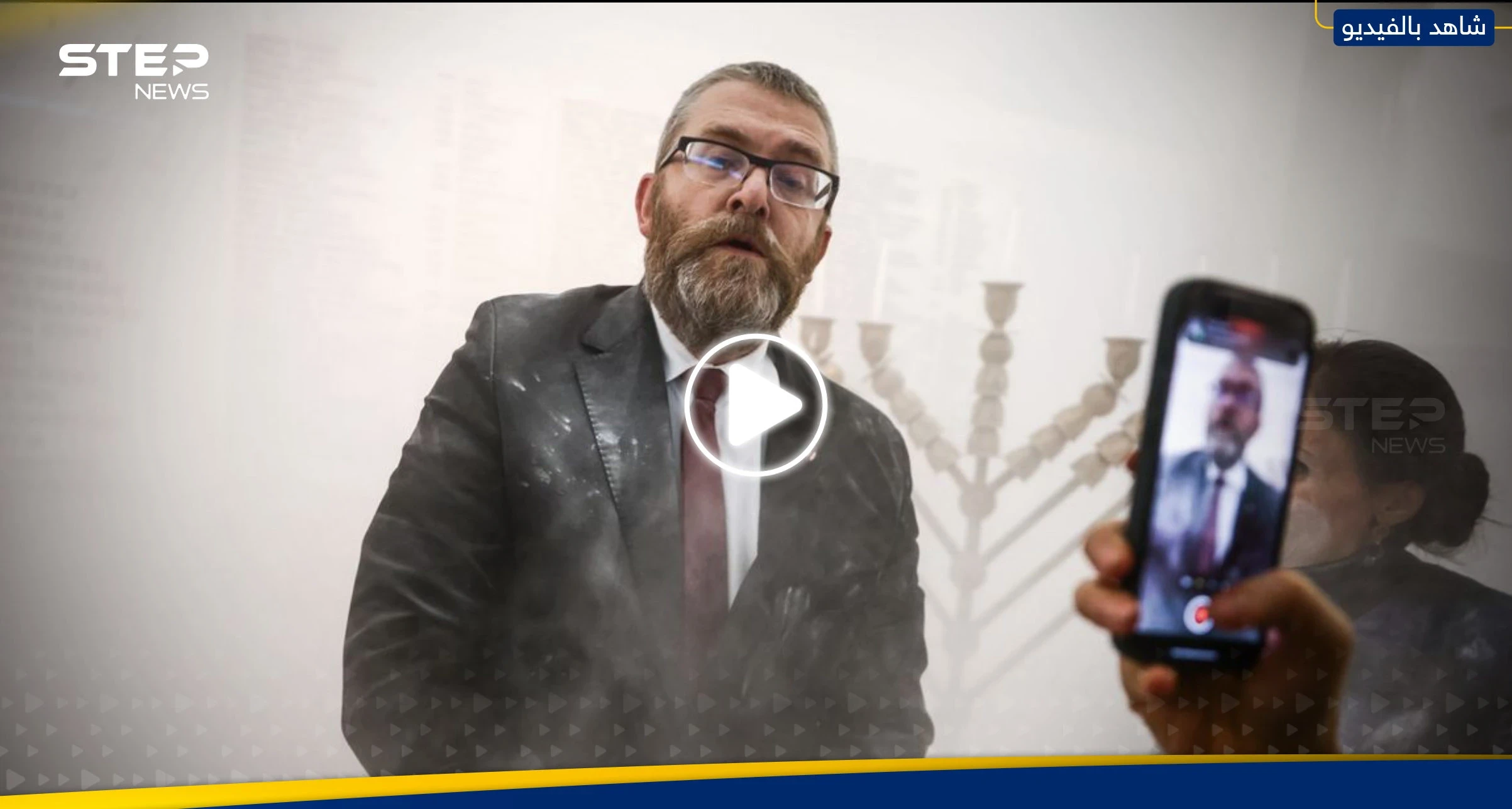 شاهد|| مسؤول بولندي يشعل عاصفة جدل بعد فيديو وثّق ردة فعله عند رؤيته شمعدان يهودي