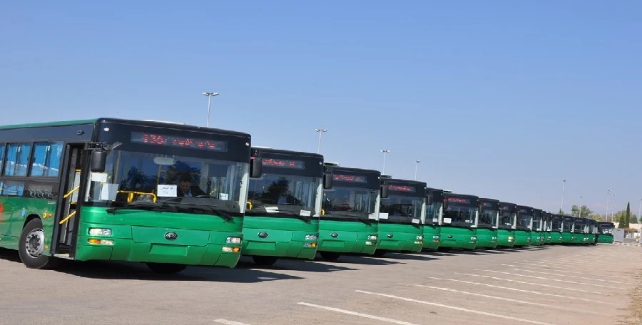 بالصور.. الصين الشعبية تُسلّم نظام الأسد 100 باص نقل داخل