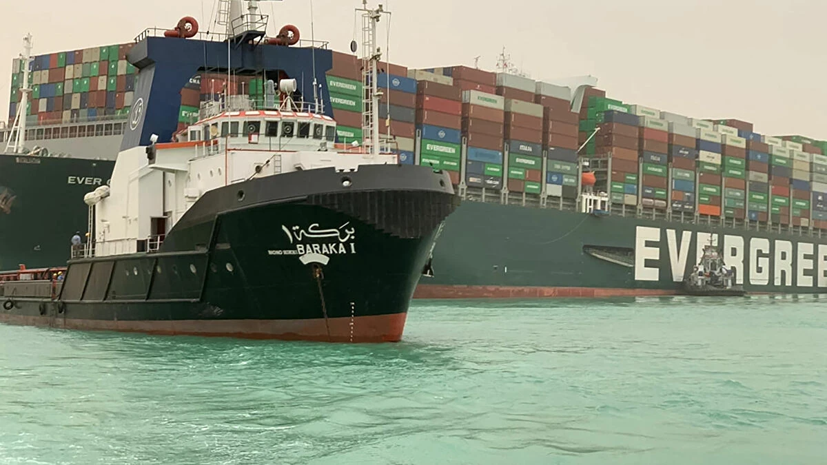 السفينة "إيفرجيفن" التي جنحت بقناة السويس تحاول عبورها مجدداً وإدارة القناة تعلن الطوارئ
