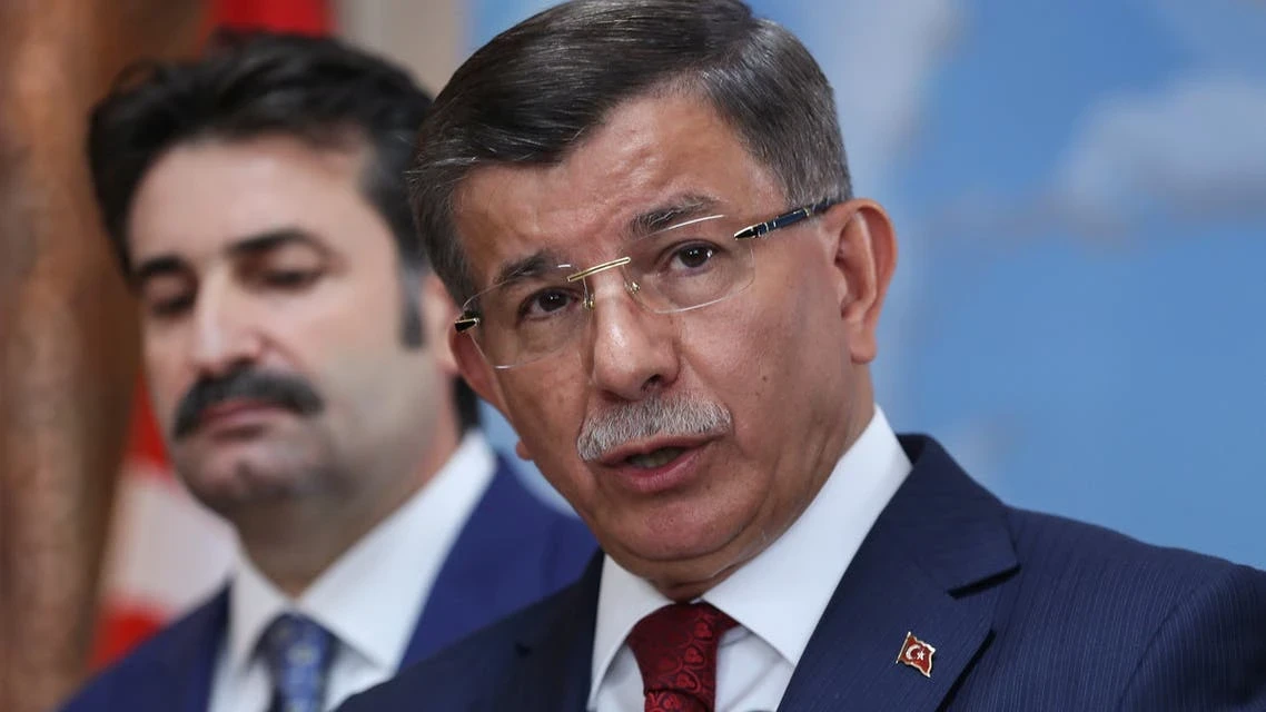 "أنت عارٌ على هذا البلد".. داود أوغلو يهاجم أردوغان ويوجه له تهماً بعد قرارٍ اتخذه الأخير