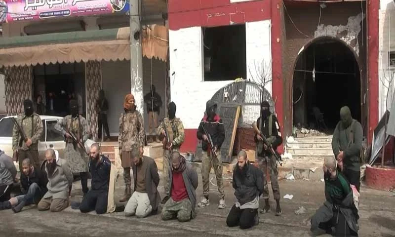 انتقامًا لمقتل قياداتها المهاجرين بتفجير أمس، تحرير الشام تُنفّذ حكم الإعدام بعناصر من التنظيم