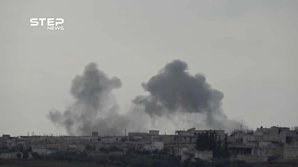 النظام والروس يستهدفان مقرًا لـ جيش العزة بقصف مزدوج، موقعين قتلى وجرحى تحت الأنقاض
