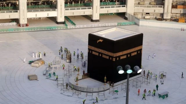 السعودية تعلّق الاعتكاف ووجبات السحور والإفطار بالمساجد في شهر رمضان