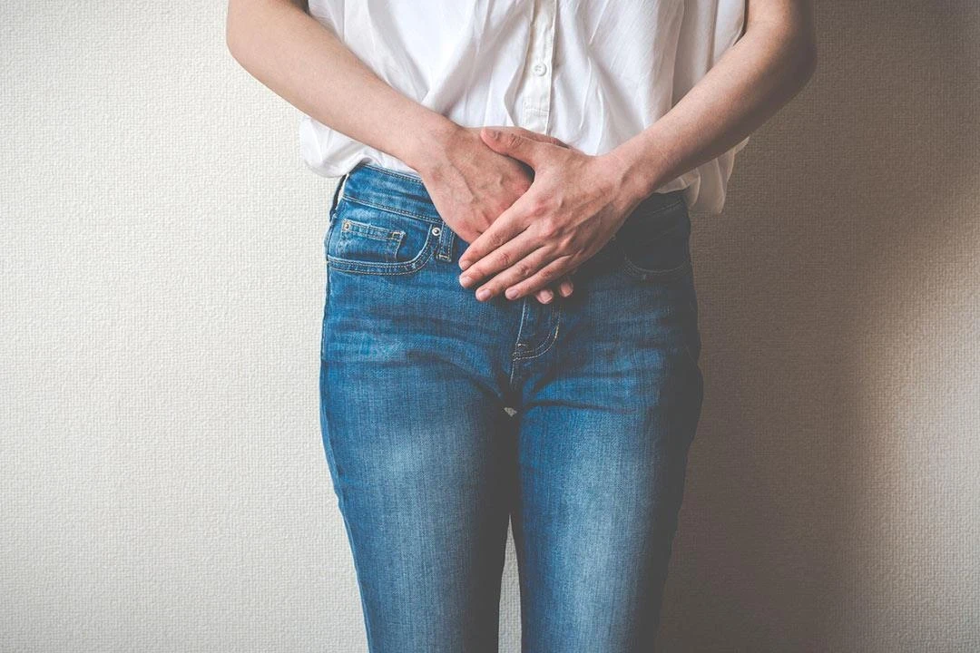 سلس البول بعد الولادة .. الأسباب وطُرق العلاج