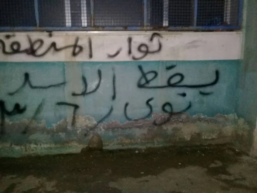 وجهاء في درعا غاضبون من إعادة تمثال حافظ الأسد، والكتابات تعود إلى جدران المحافظة