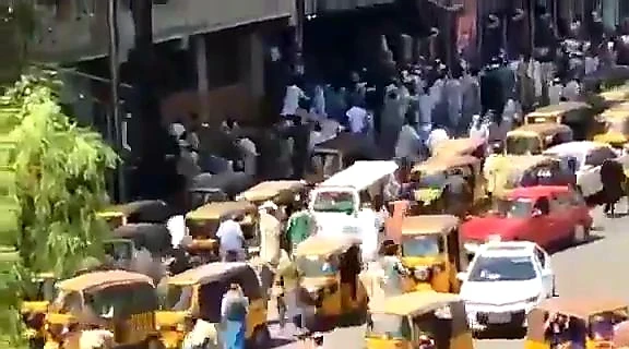 بالفيديو|| شاهد كيف تعاملت طالبان مع أول مظاهرات مناهضة لحكمها في جلال آباد
