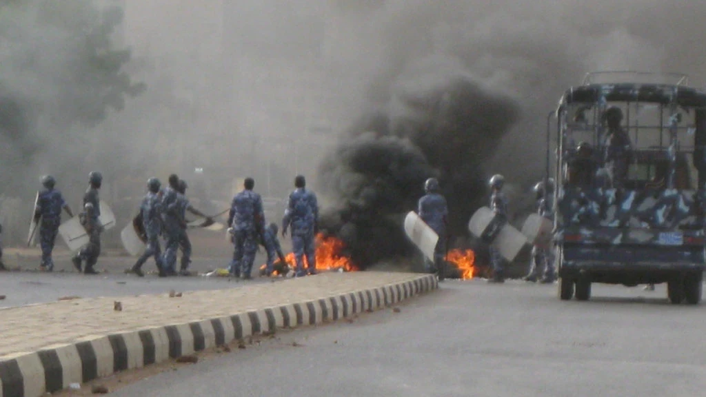 قتلى وجرحى في السودان على يد عناصر الأمن، والسلطات تفرض حظر تجول