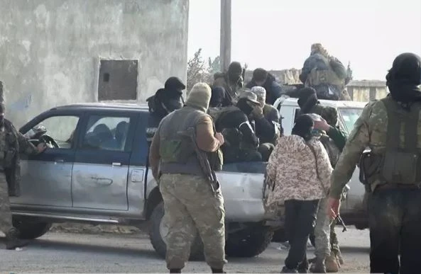 تحرير الشام تداهم مناطق بريف إدلب .. وقتلى وجرحى نتيجة اشتباكات مع خلايا لـ"داعش" في المنطقة!!