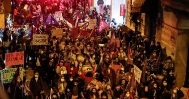 بالفيديو|| مظاهرات غاضبة تجتاح إسطنبول وأنقرة تطالب أردوغان بالتنحي واستقالة حكومته بسبب هبوط الليرة