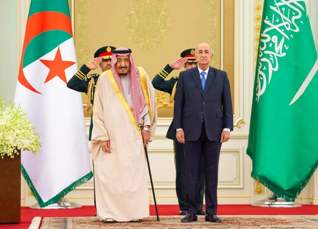 رسالة من الملك السعودي سلمان بن عبدالعزيز إلى الرئيس الجزائري.. ما مضمونها