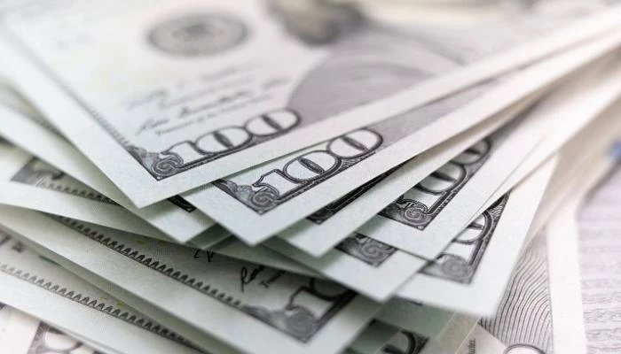 الدولار يتخطى أعلى سعر في السوق السوداء منذ عام 2019