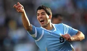 لويس سواريز.. أول لاعب غير أوروبي يحرز لقب أفضل لاعب في البريميرليغ