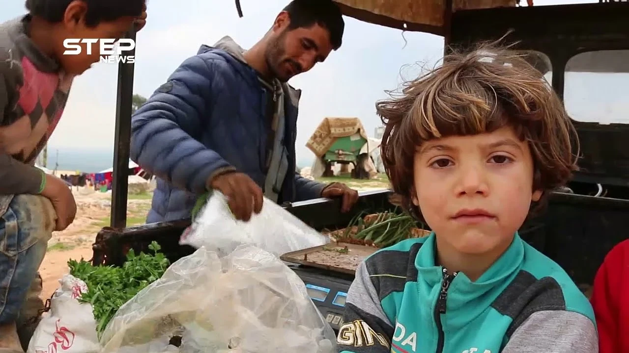 أبو محمد بائع جوال في مخيمات غرب حلب تعرف على حلمه