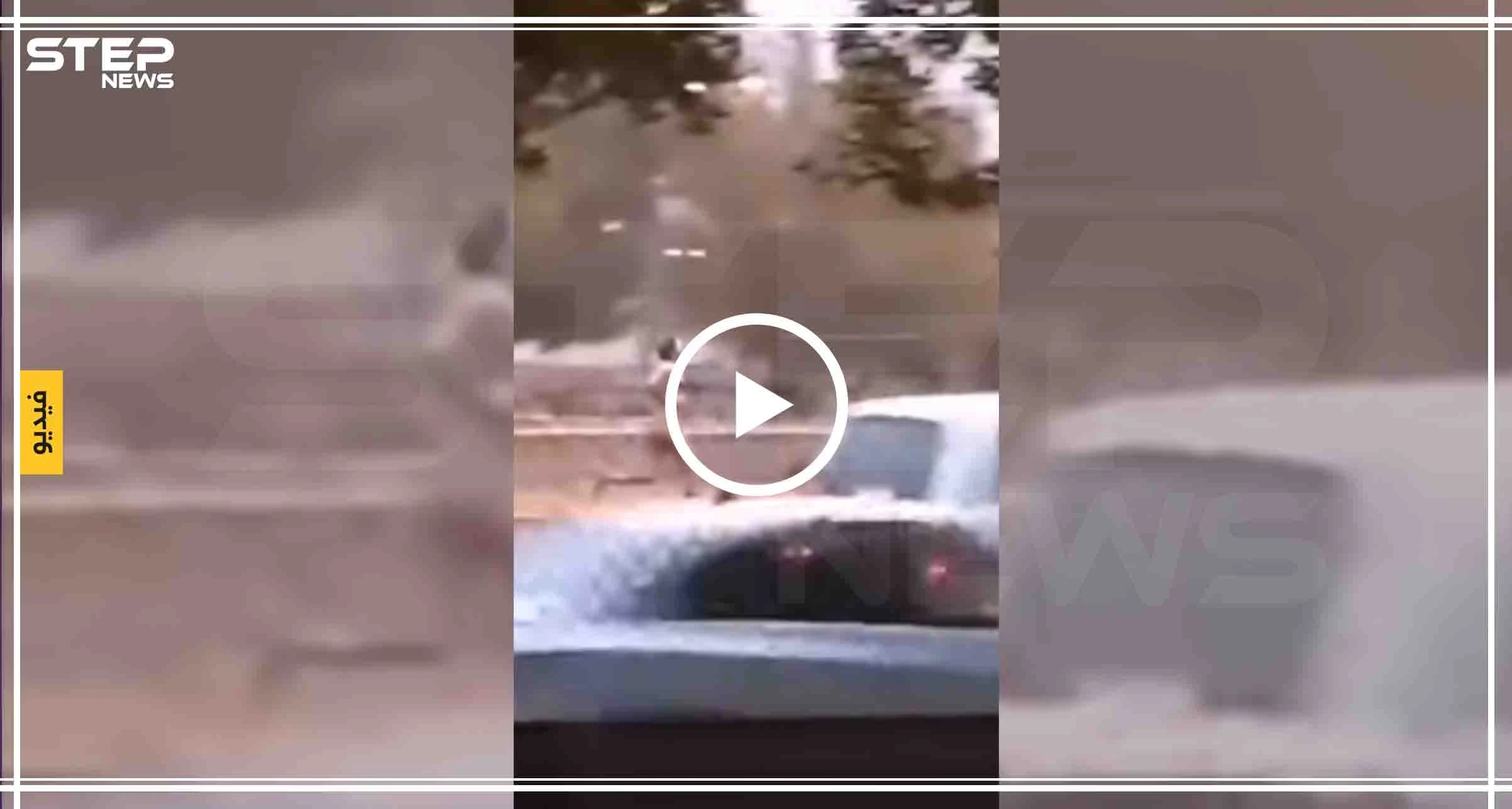 شاهد بالفيديو|| شاب سوري يتجوّل عاريًا في شوارع الكويت، وهذا ما حصل معه
