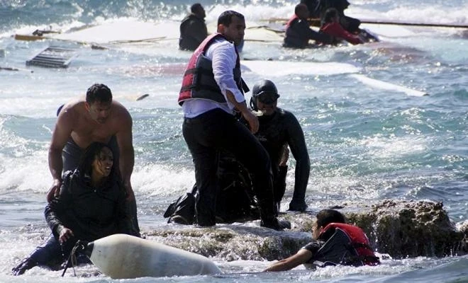 غرق قارب يقل 45 لاجئاً سورياً كانوا في طريقهم إلى إيطاليا.. إليك التفاصيل