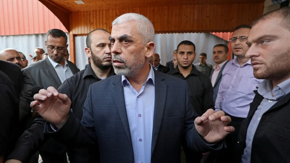 السنوار: "مرمطنا تل أبيب التي أصبحت قبلة الحكام العرب وحولناها لممسحة"