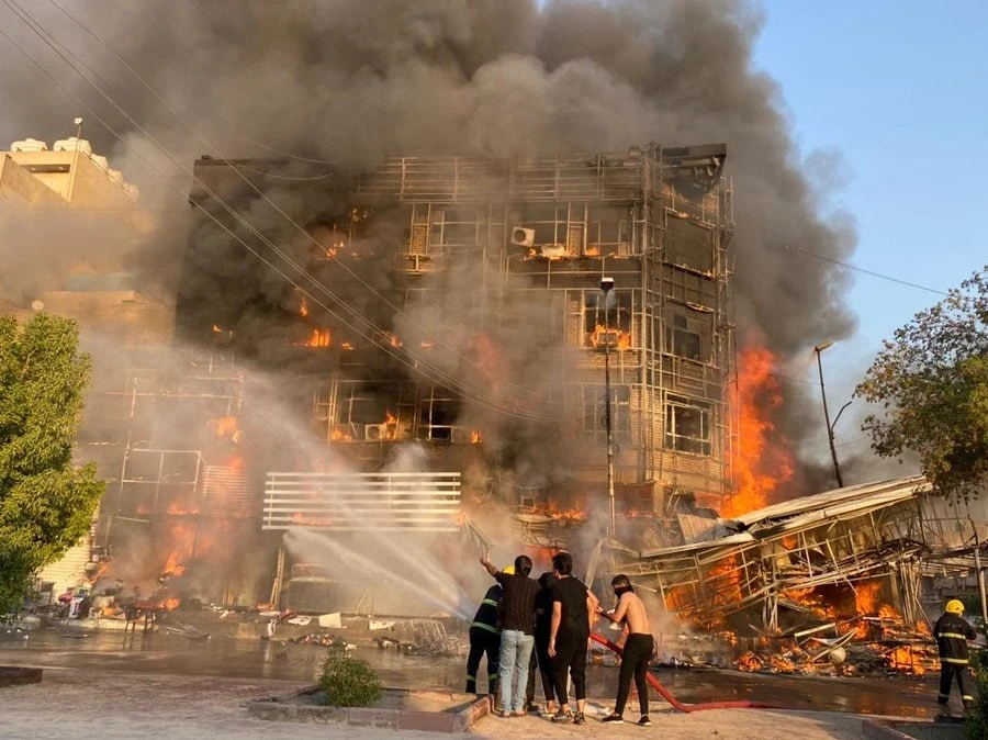 بالفيديو|| شارع فلسطين في بغداد يشتعل والسُلطات العراقية تهرع لإنقاذ الموقف