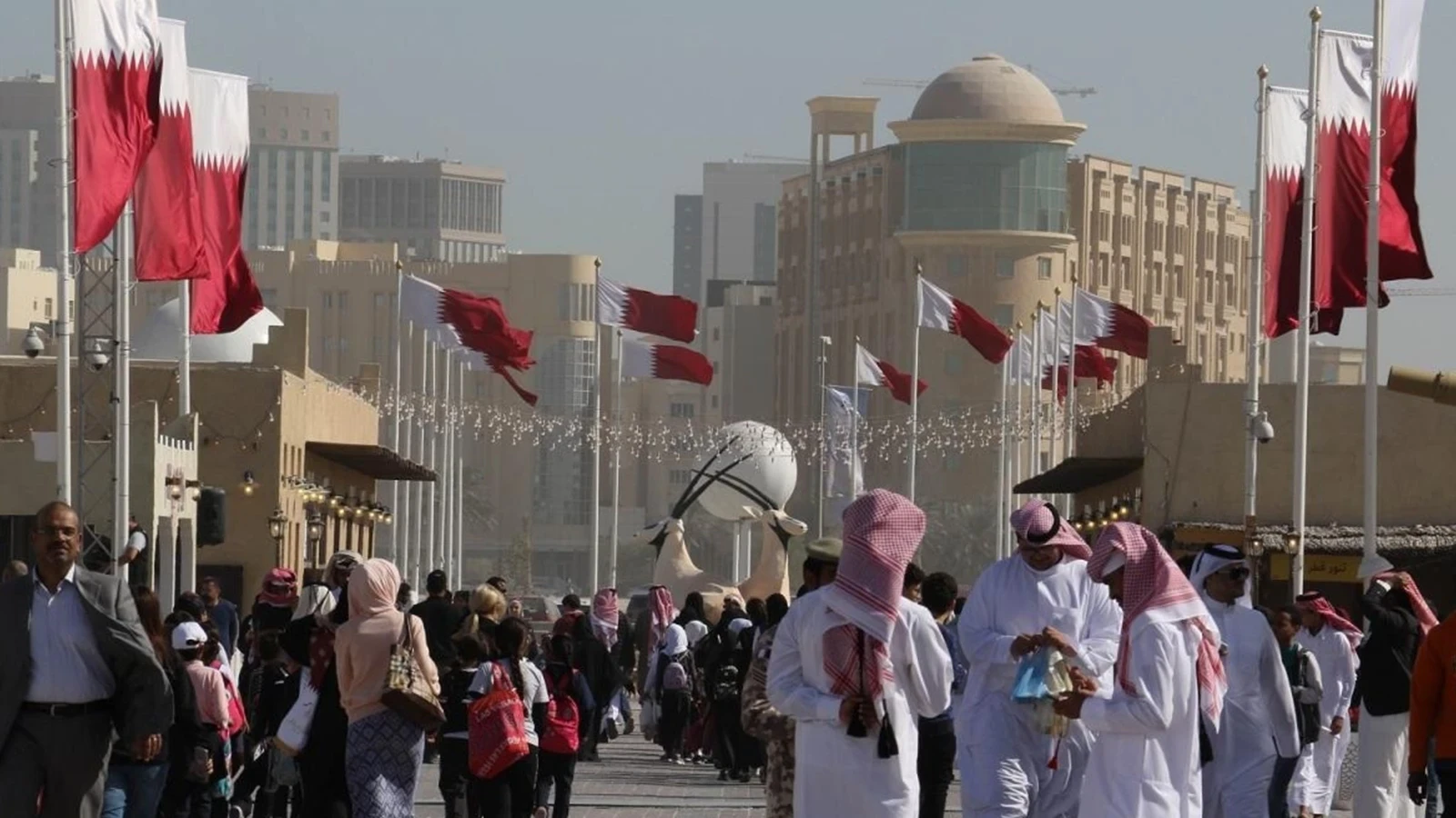 خبير سياسي بارز يكشف أحداث هامة تجري مع قائد احتجاجات آل مرة بسجن النظام القطري
