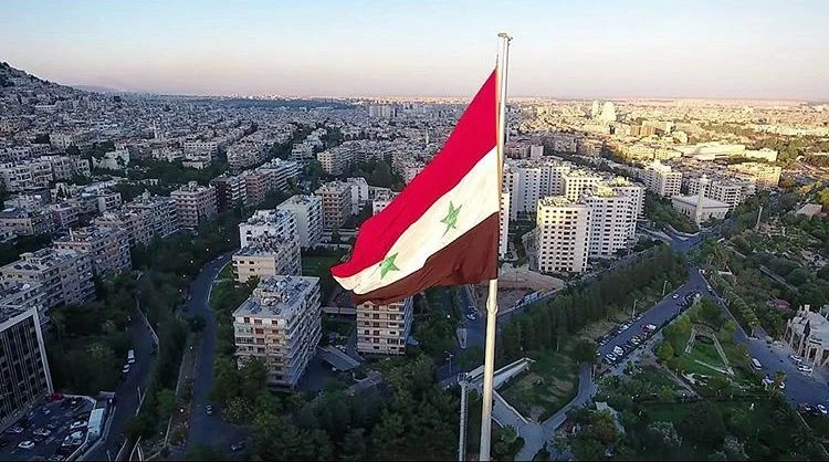 بصورة مهندسة سورية وتقرير أممي.. هكذا هنأ النظام السوري العمال بعيدهم